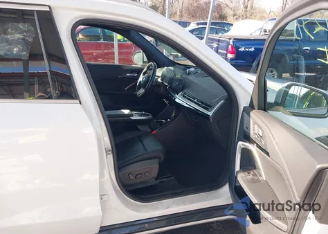 2023 BMW X1 xDrive28I из США, поврежденный, VIN WBX73EF07P5X50344